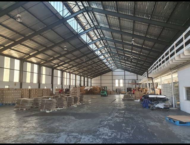 1,600M² FACTORY TO LET IN TRIANGLE FARM